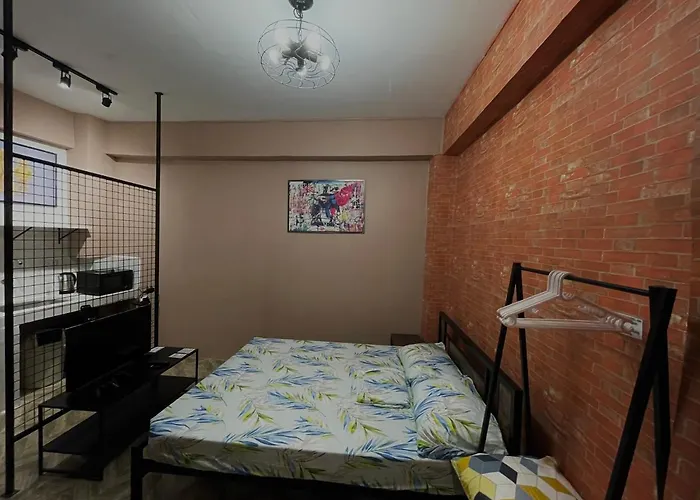 Staycation Residences Quality Transient Netflix Wifi International Cable Tv Hi Speed Fiber Internet Sanitize *